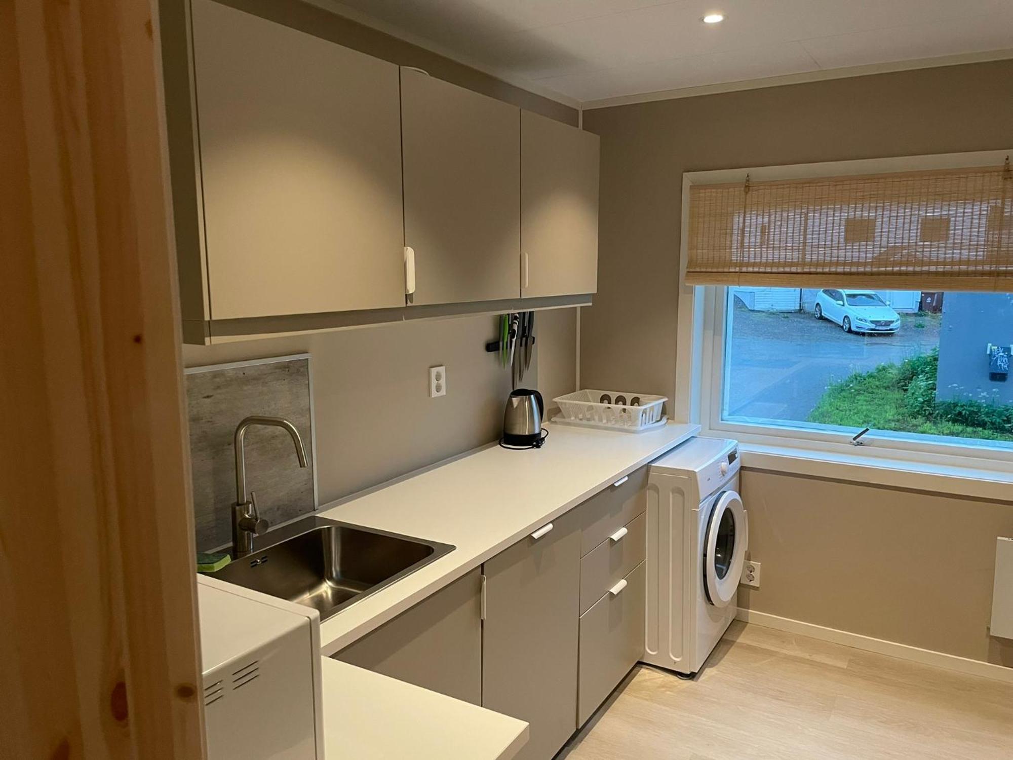 Centrally Located Apartment In Classic Townhouse Tromsø Buitenkant foto