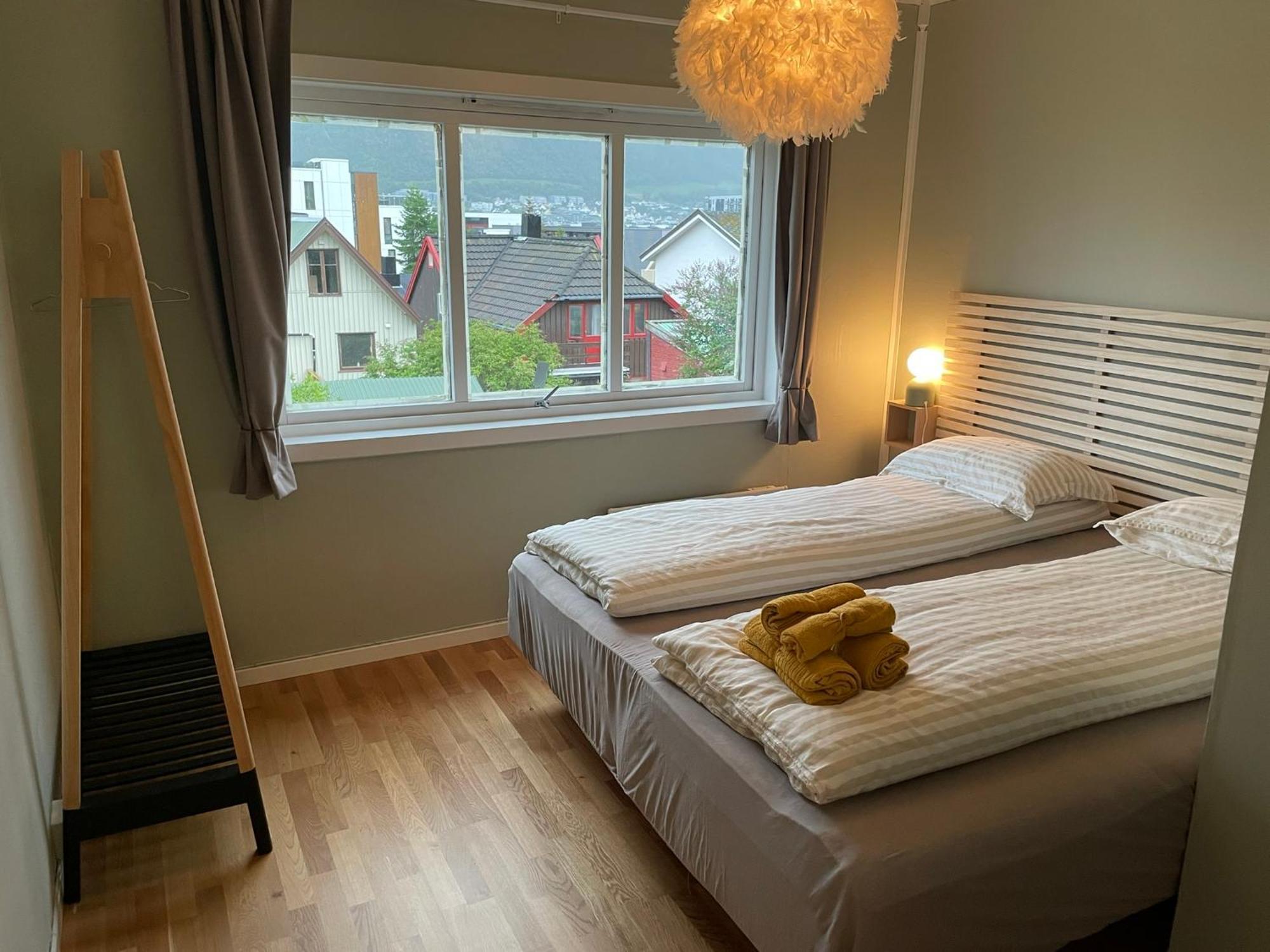 Centrally Located Apartment In Classic Townhouse Tromsø Buitenkant foto