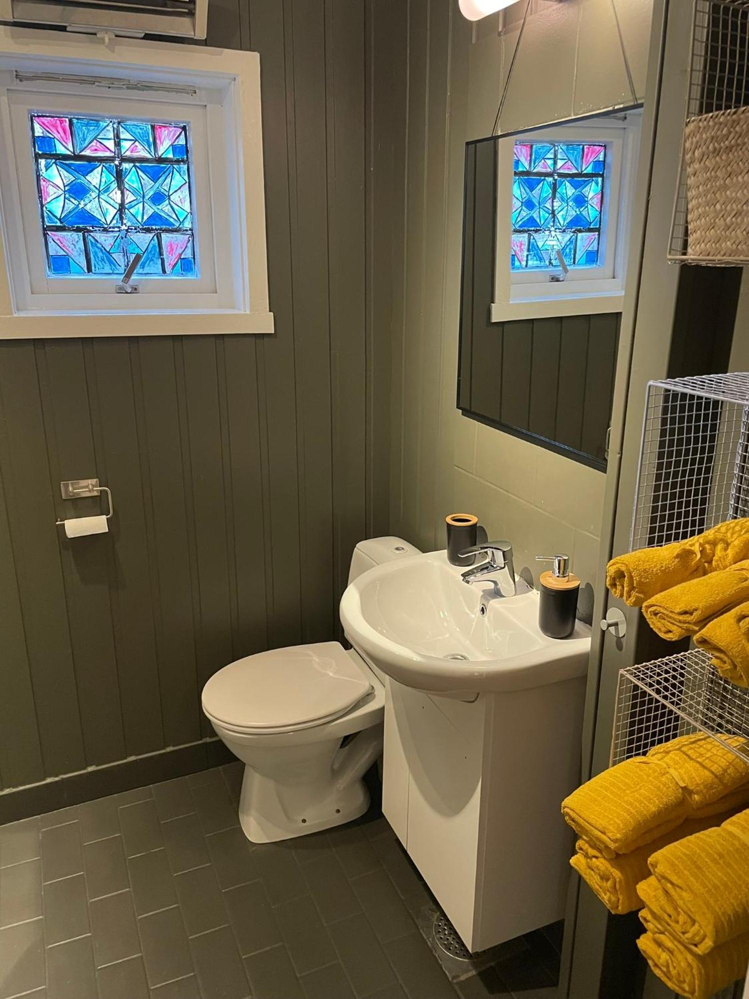 Centrally Located Apartment In Classic Townhouse Tromsø Buitenkant foto