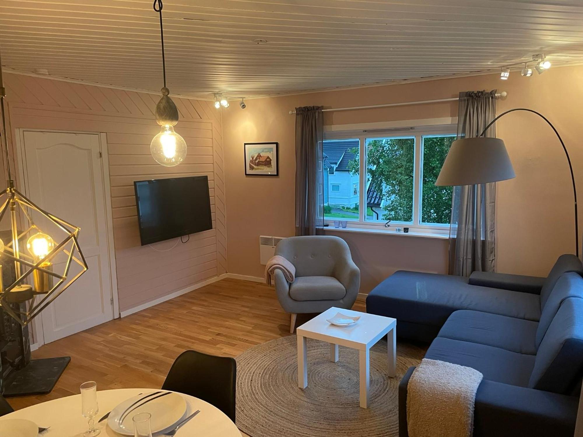 Centrally Located Apartment In Classic Townhouse Tromsø Buitenkant foto