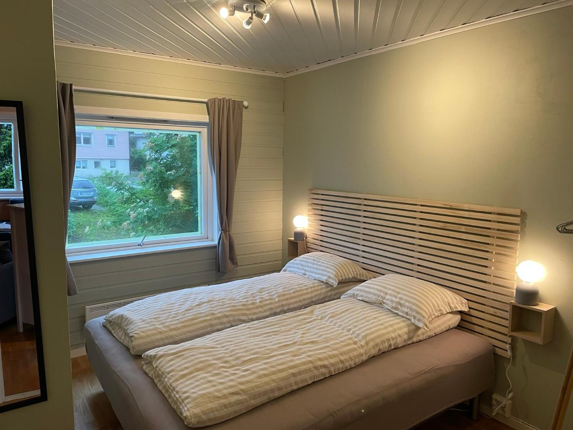 Centrally Located Apartment In Classic Townhouse Tromsø Buitenkant foto