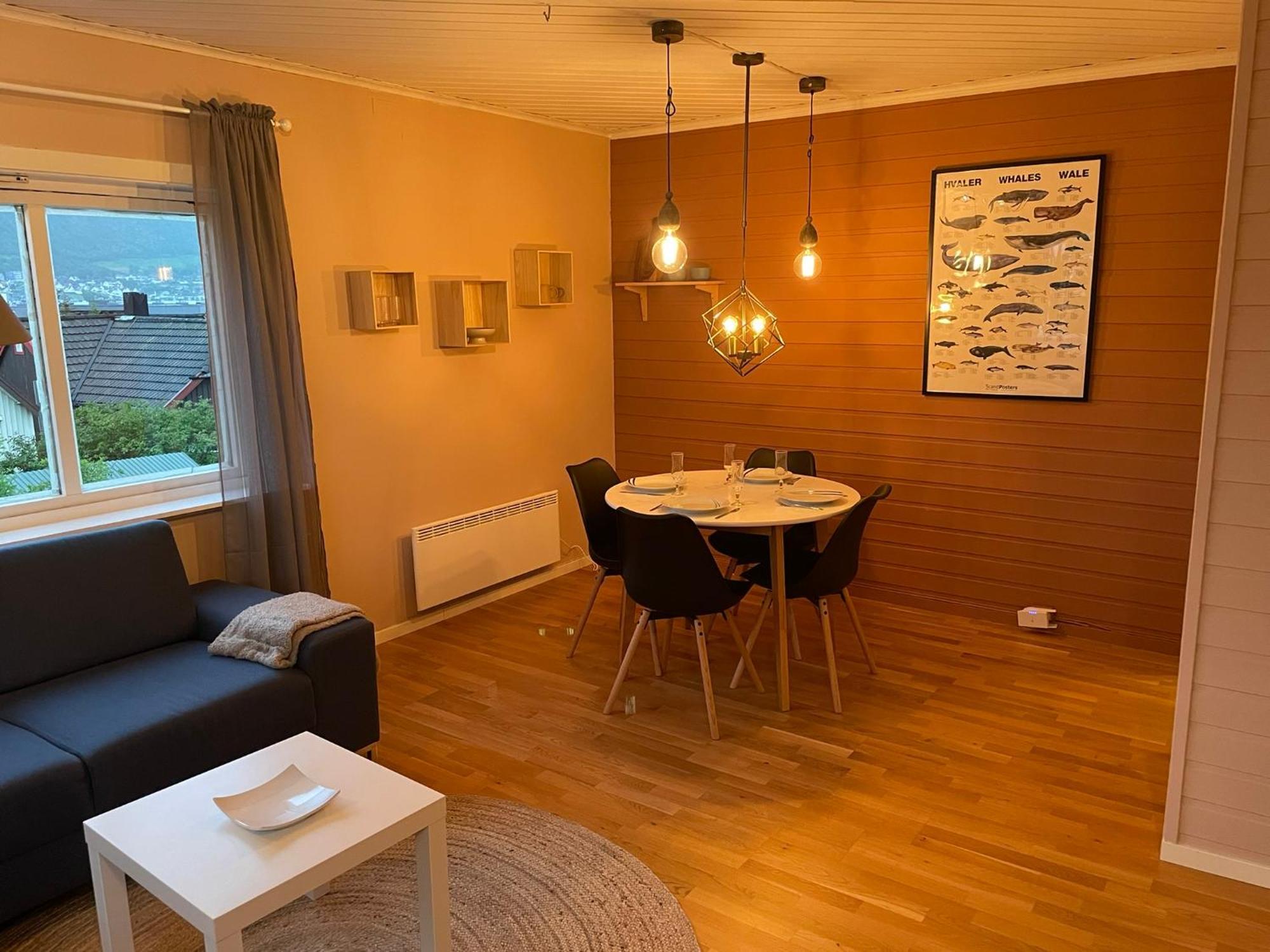 Centrally Located Apartment In Classic Townhouse Tromsø Buitenkant foto