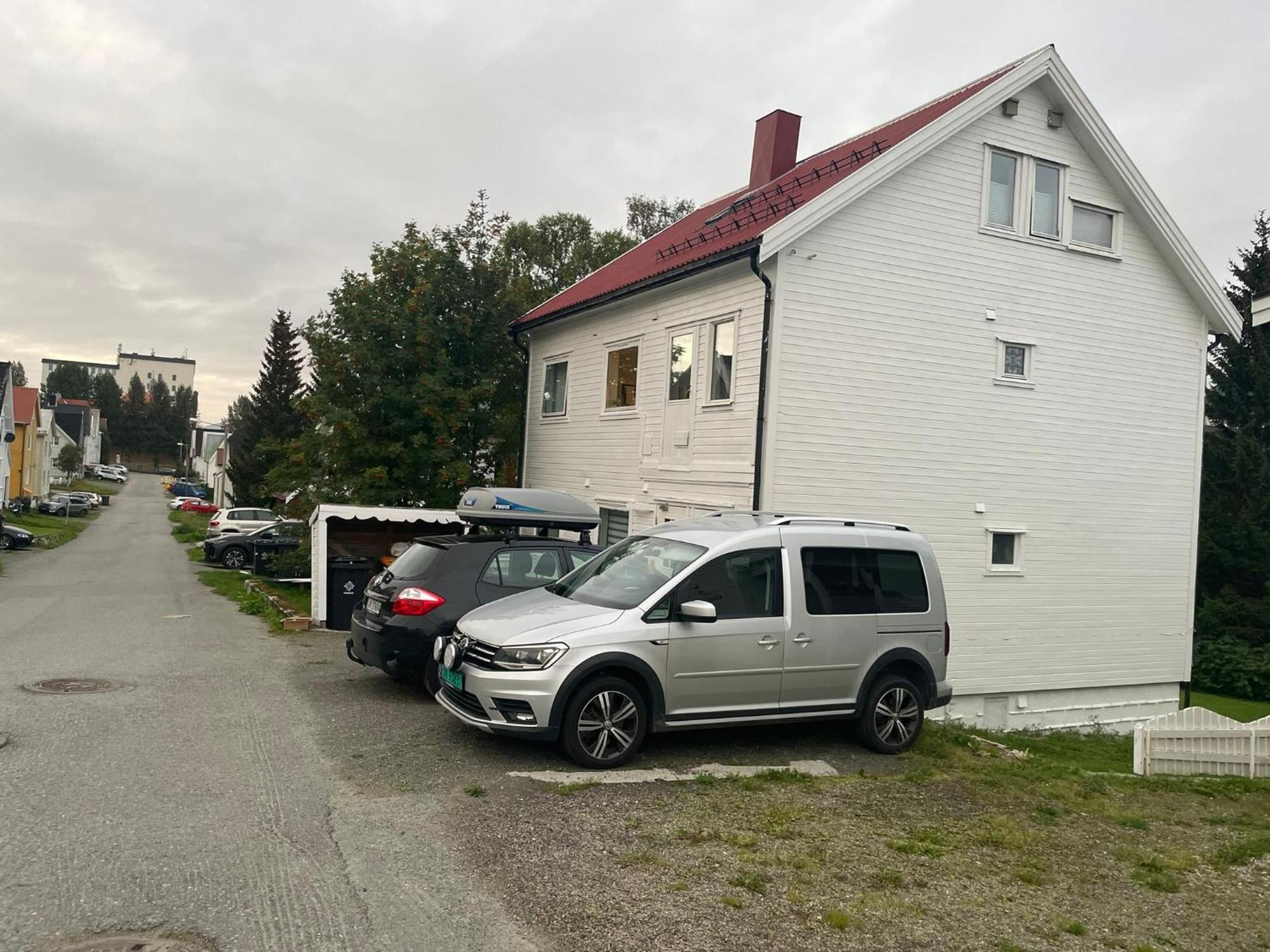 Centrally Located Apartment In Classic Townhouse Tromsø Buitenkant foto